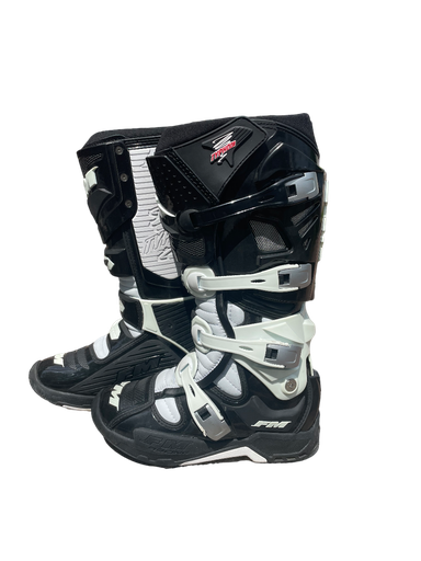 [ST/010/TY/42] FM Typhoon 3 Black/White 42